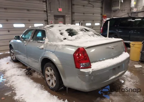 2005 Chrysler 300 Touring from USA, damaged, VIN 2C3JA53G85H551355